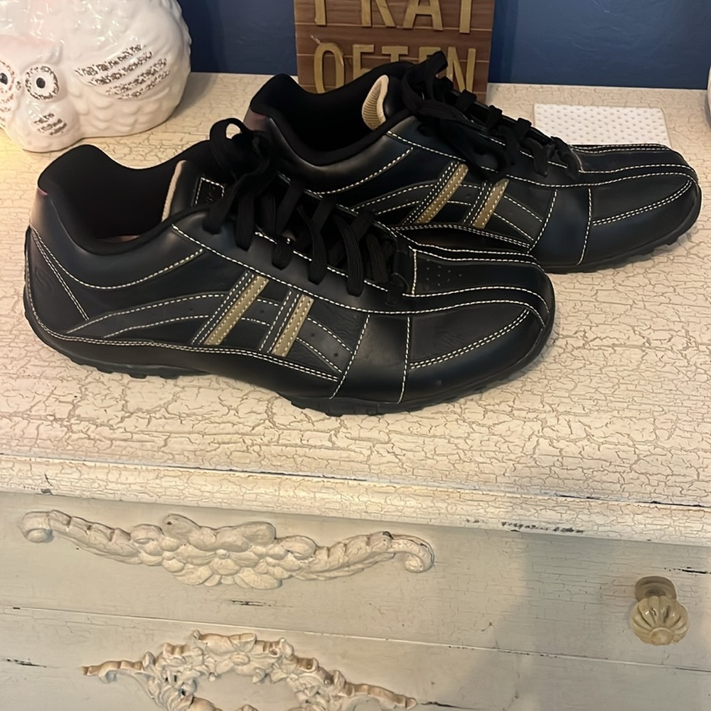 Men's Black and Gold Sneakers - Picture 5 of 6